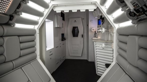 يحول منزله إلى مركبة فضاء مستوحاة