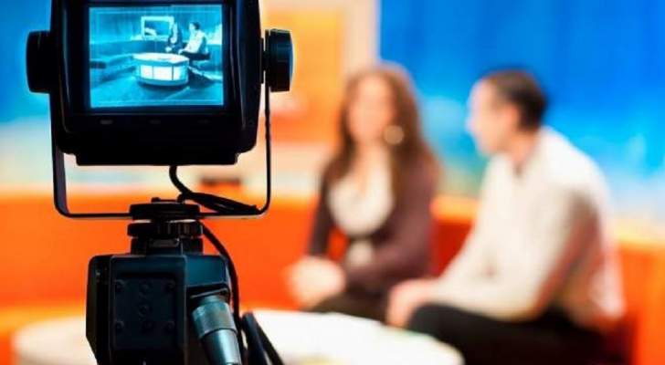 الكويت تبعد مذيعة لبنانية نشرت فيديوهات