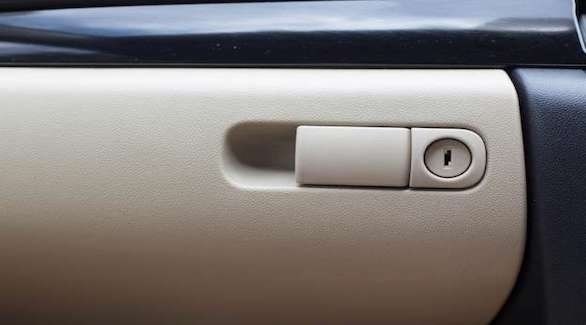 أشياء تجنب الاحتفاظ بها في محفظة