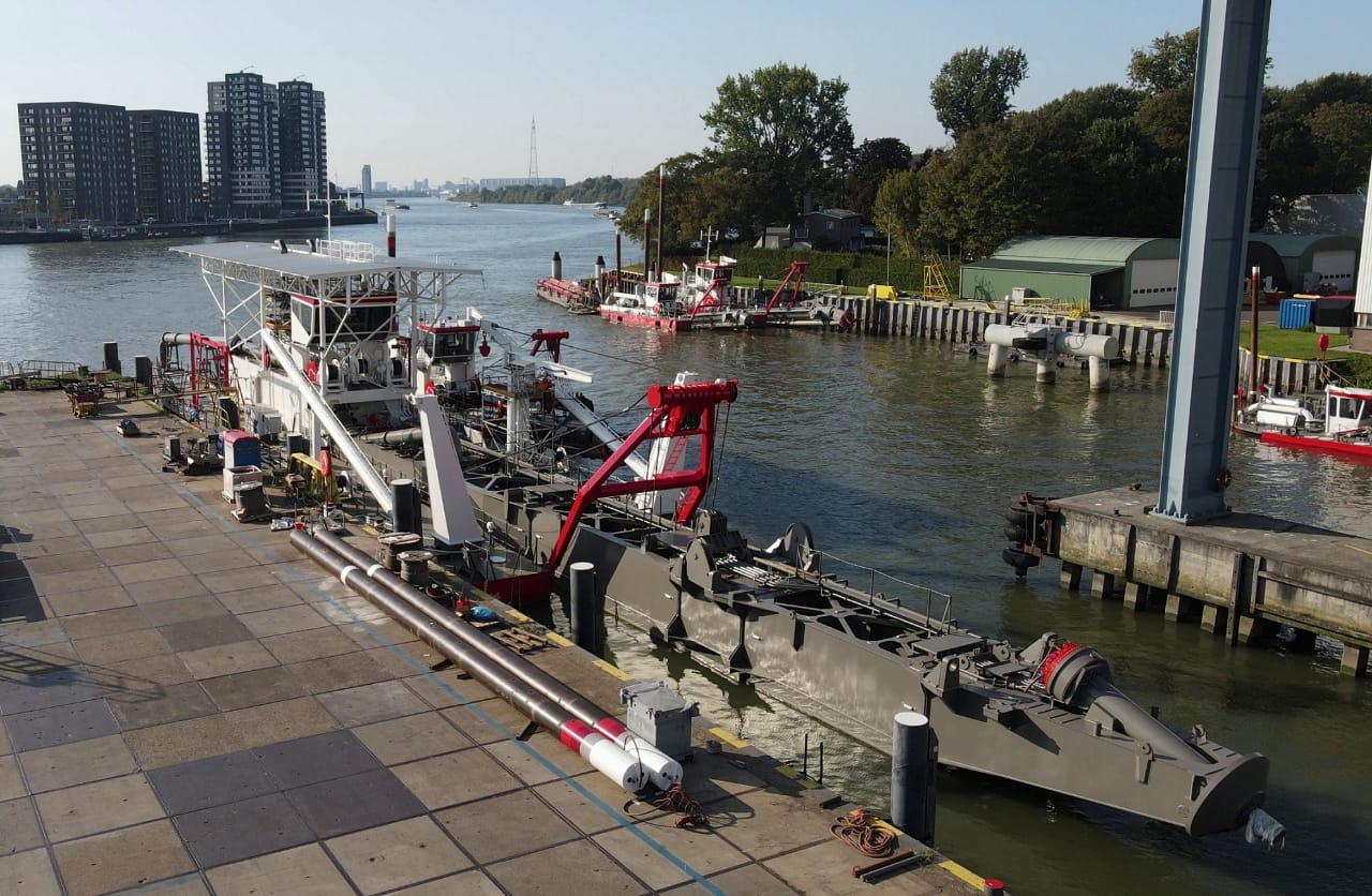 «البوتاس العربية» توسع أسطول حفاراتها وتتسلم