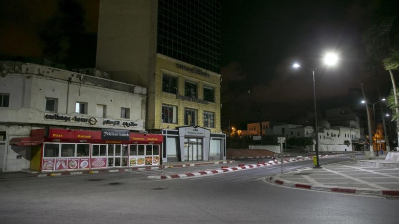 تونس تقر حظر التجول في جميع