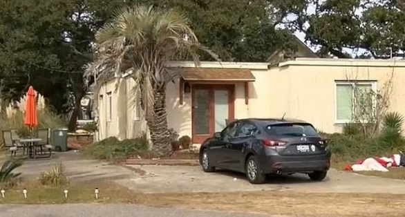 نجمة يوتيوب ترمي طفليها حديثي الولادة