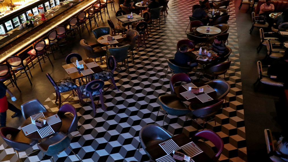 أوامر دفاع مقبلة لتقييد عدد الأشخاص