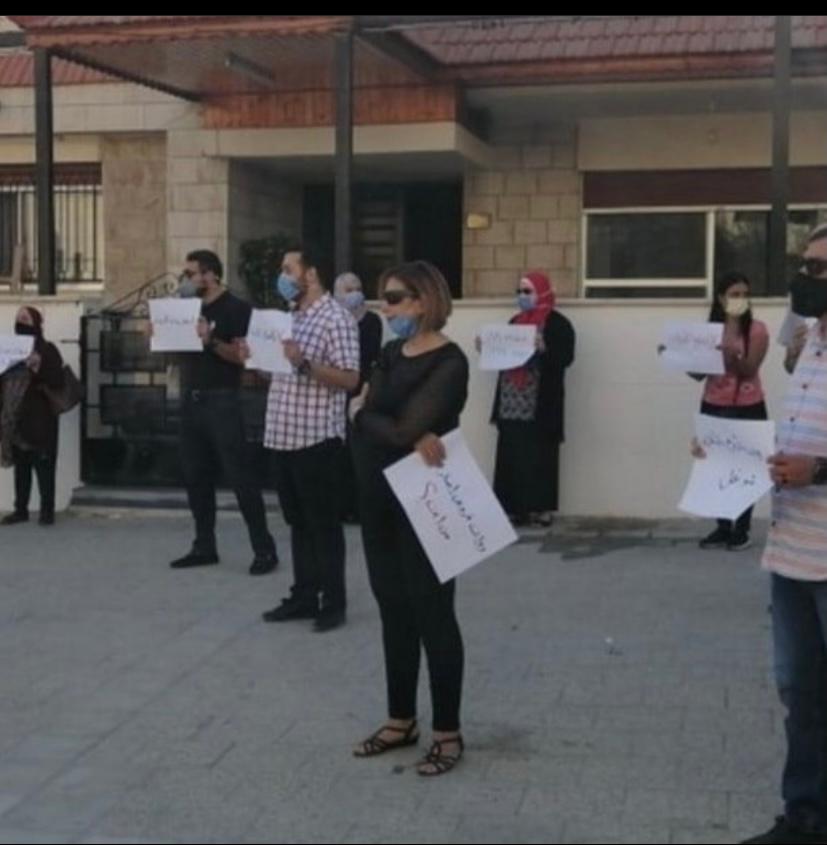 وقفة رافضة لإغلاق الحضانات أمام وزارة