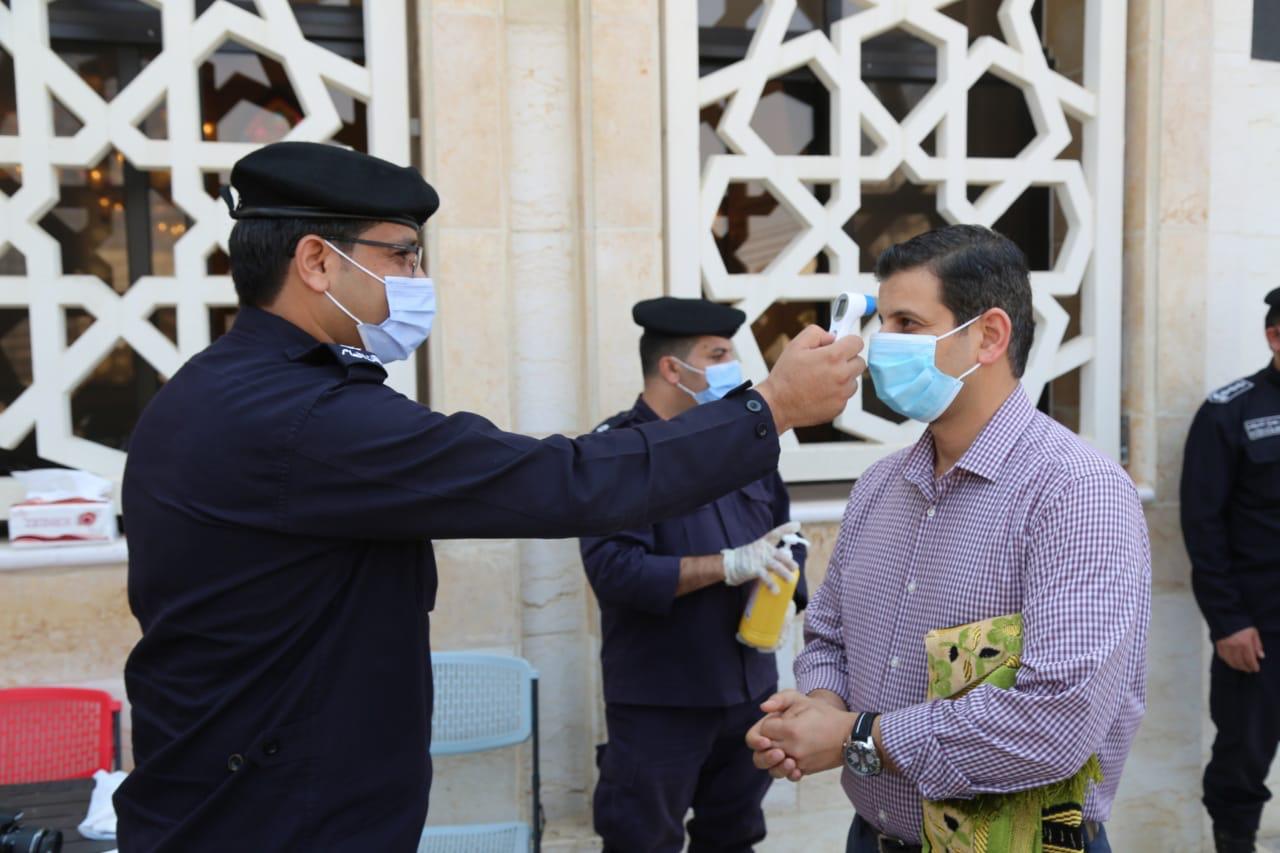 وزير أسبق: لا أؤيد وقف صلاة