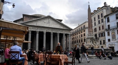 روما تفرض حظر تجول ليليا للحد