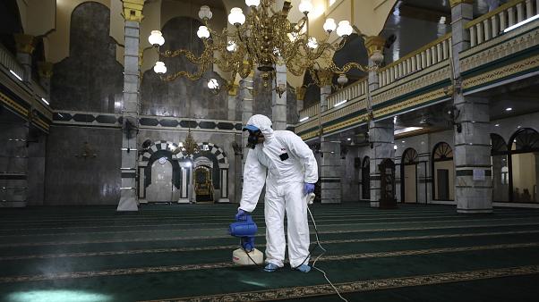 الخلايلة: السماح للمصلين بالخروج من الساعة