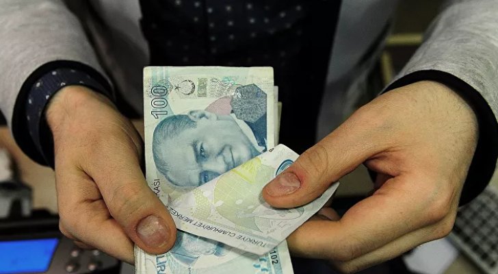 الليرة التركية تواصل سقوطها الحر وتسجل