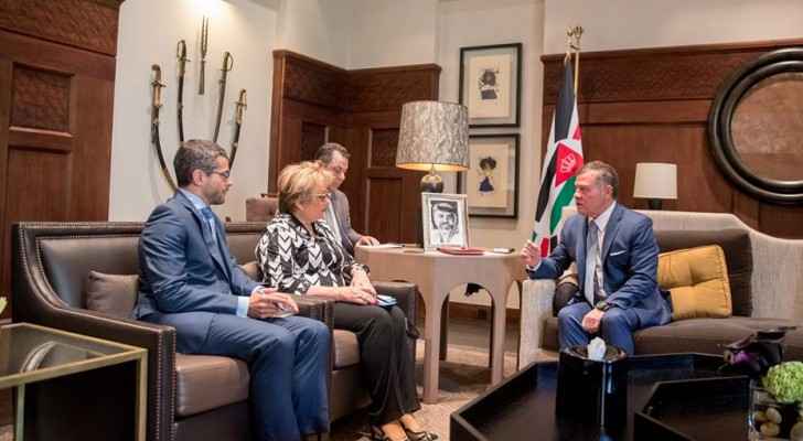 الملك يستقبل مقررة لجنة الشؤون السياسية