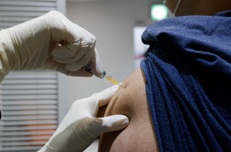 ضوء أخضر لاستئناف التجارب على لقاحين