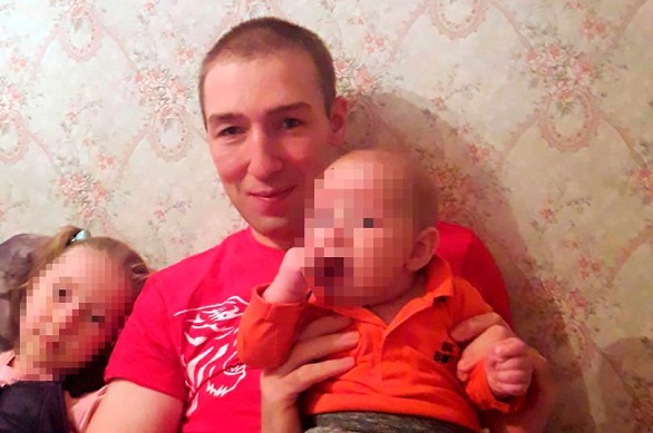 العثور على طفلين على قيد الحياة