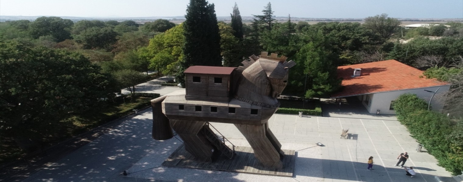 بالصور : مدينة طروادة.. عاصمة السياحة