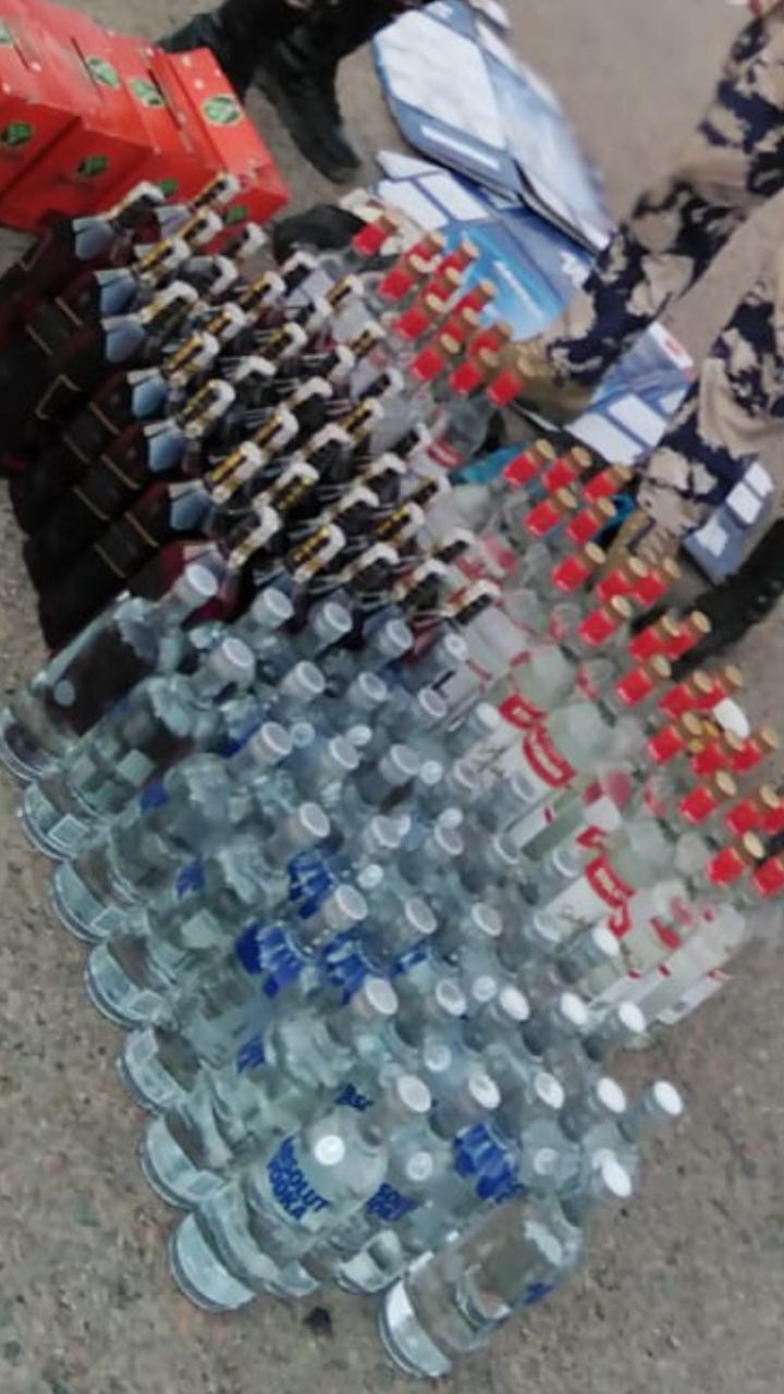 بعد مطاردة مركبة وتفتيشها.. الجمارك تحبط