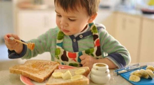 عسل النحل يعالج السعال لدى الأطفال