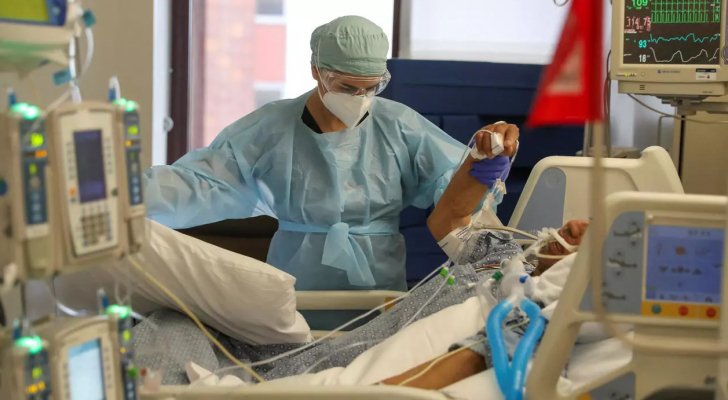 موجة جديدة من كورونا تفرض إغلاقات