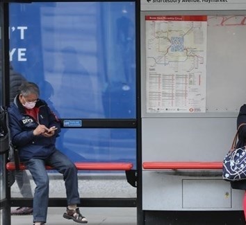 توقعات بإعلان جونسون إغلاق جميع أنحاء