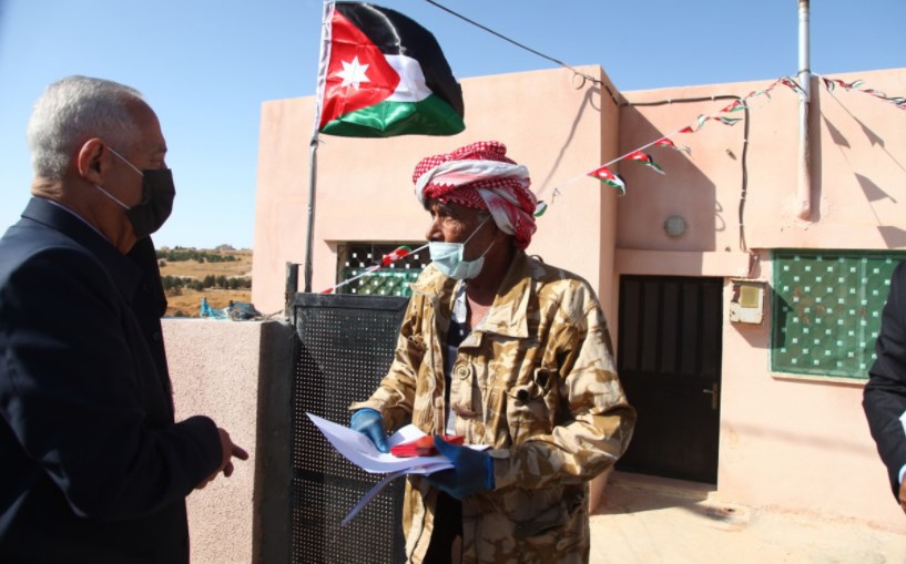 بتوجيهات ملكية .. العيسوي يسلم 17