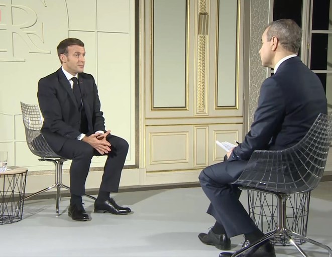 ماكرون: أنا لا أواجه الإسلام والمسلمين