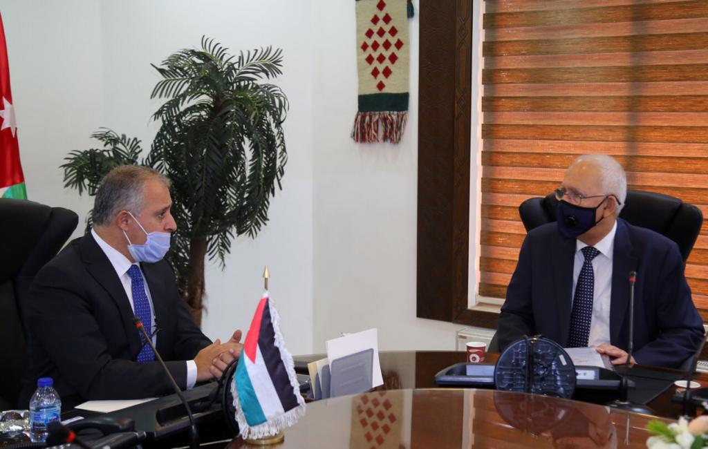 القطامين يلتقي نقيب المهندسين ويبحث زيادة