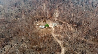 منزل ينجو من حريق مدمر بفضل