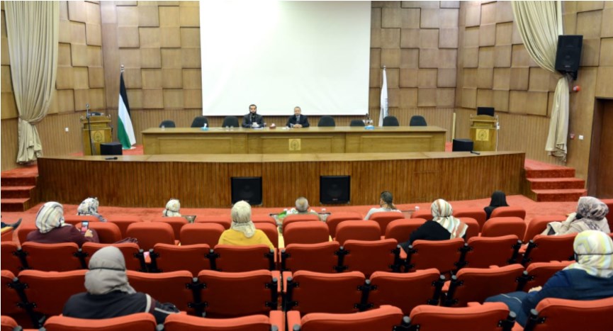 الحوراني يلتقي طالبات السكن الداخلي في