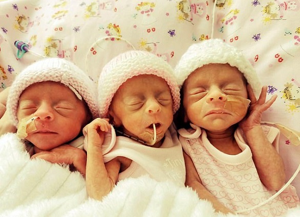 تنجب 3 توائم بعد 3 عمليات