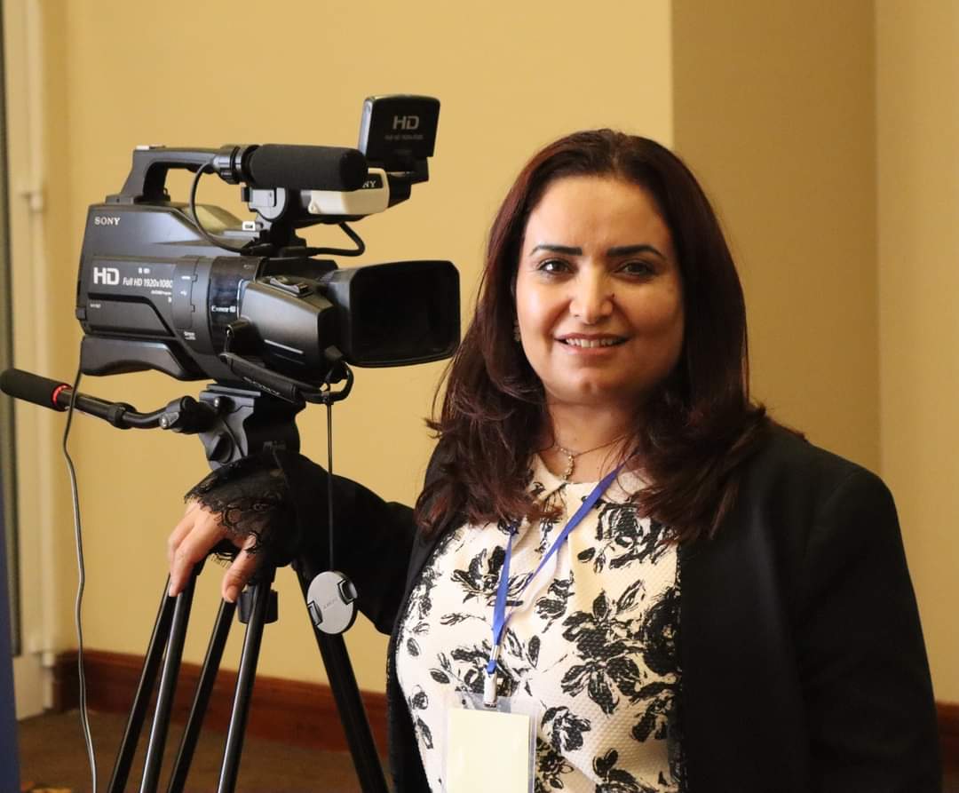 عطاف الروضان تحصل على جائزة الريادة