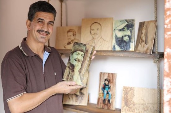 شاب أردني ينحت قصة نجاحه على