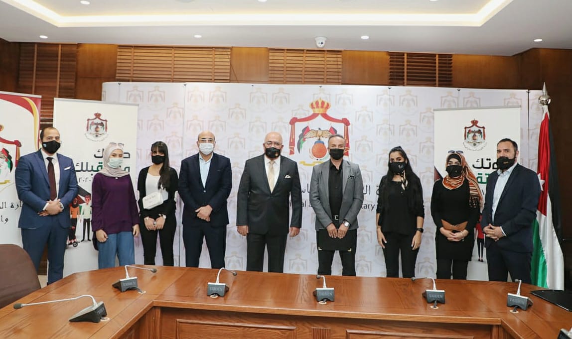 المعايطة يلتقي مجموعة شبابية من البرنامج