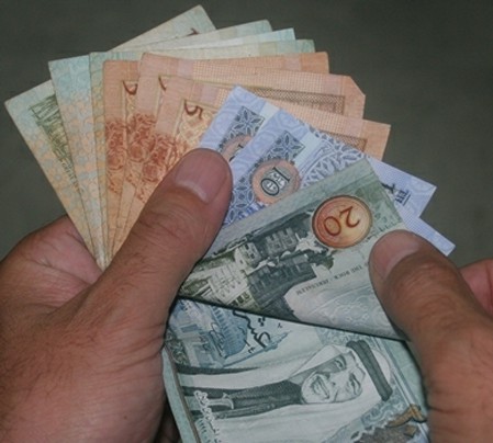 صرف الدفعة السادسة من المكرمة الملكية