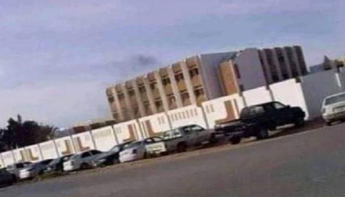 طالب ليبي يفجر قنبلة في مدرسة