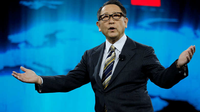 رئيس تويوتا يهاجم تسلا: نحن نقدم