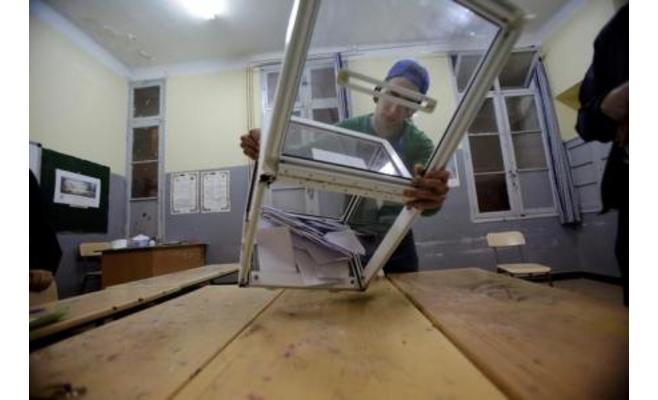 التحالف الرئاسي الحاكم في الجزائر يفوز