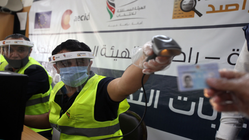 52 ألف عامل داخل مراكز الاقتراع