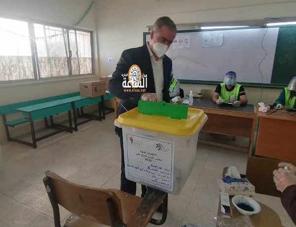 أين أدلى الوزير محمد النابلسي بصوته؟