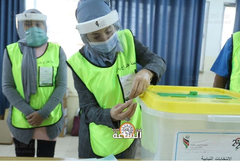 1,386,749 مليون مقترع عند إغلاق الصناديق