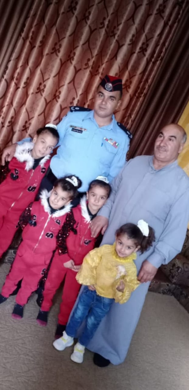 الحاج مطلق الزواهره يهنيء أبناءه