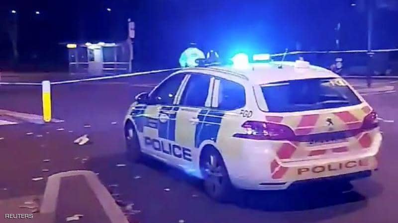 سيارة تقتحم مركزا للشرطة البريطانية.. واعتقال