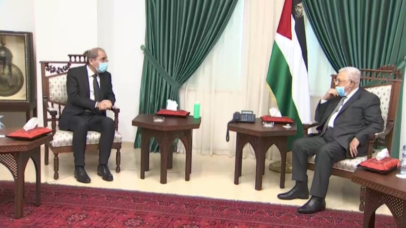 الصفدي ينقل تعازي الملك لعباس بوفاة