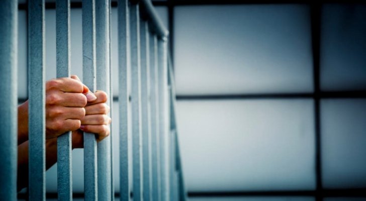 توقيف ابن مرشح فائز بالانتخابات أسبوعا