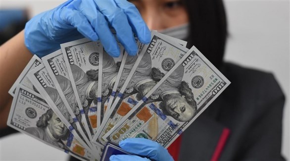 الدولار يهبط مع انحسار دفعة اللقاح