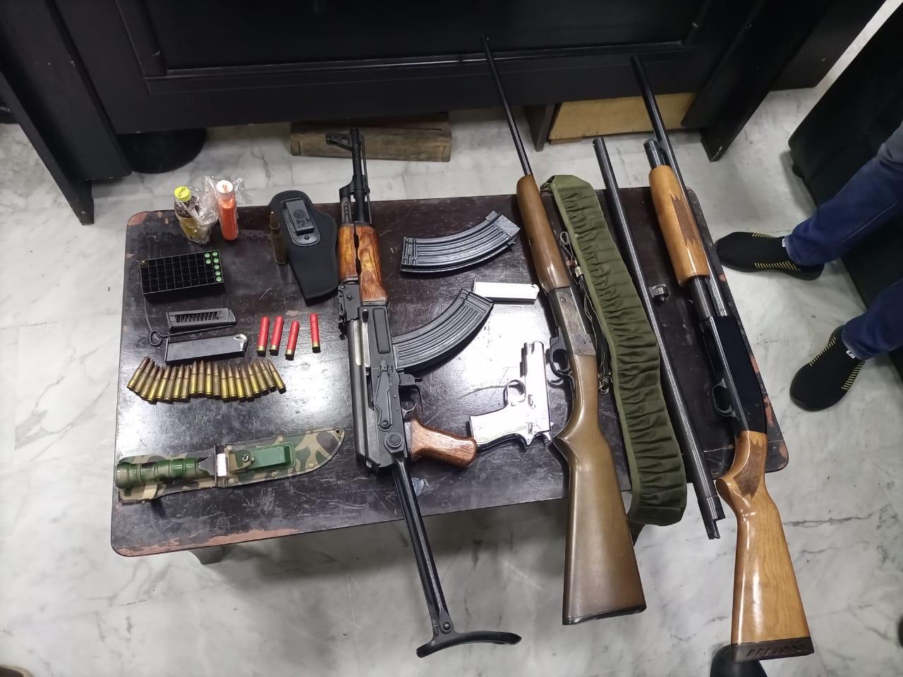 تفتيش منزلين في العاصمة والبادية الوسطى