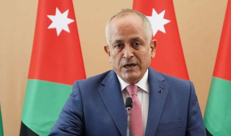 العايد: لا قرار بخصوص فرض حظر