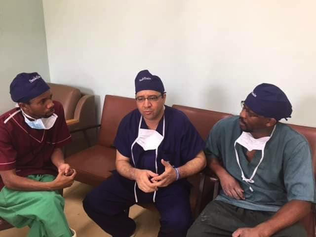 كورونا يخطف أشهر جراح مصري في