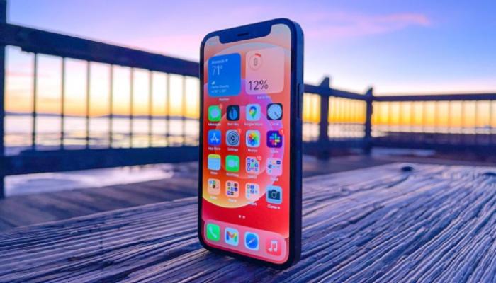 أول عيوب آيفون 12 يظهر في