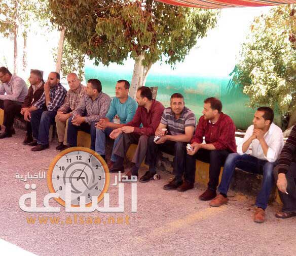 إداريو الطفيلة التقنية يعتصمون.. (صور)