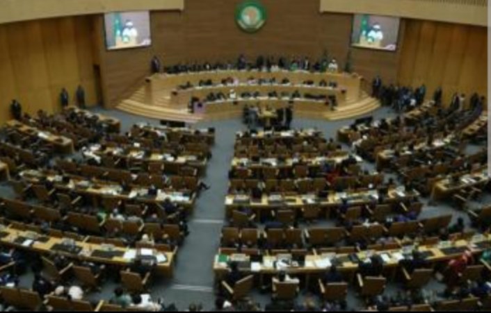 صحيفة تكشف عن فضائح فساد تهز 