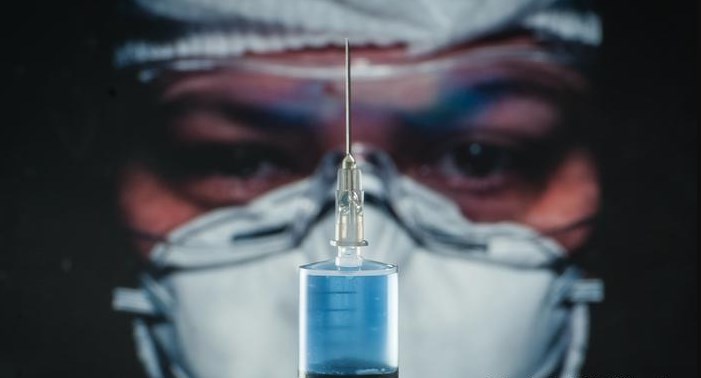 عضو لجنة الأوبئة: نجاح إعطاء اللقاح