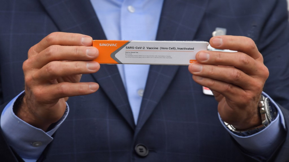 نحو مليون شخص حصلوا على لقاحين