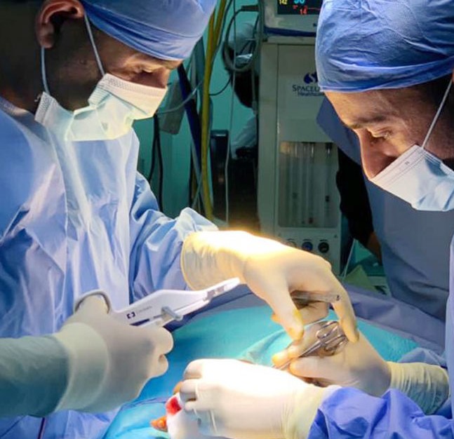 فصل توأمين متلاصقين في مستشفى البشير